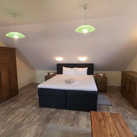Taverna & Rooms Sutivan Bagian luar foto