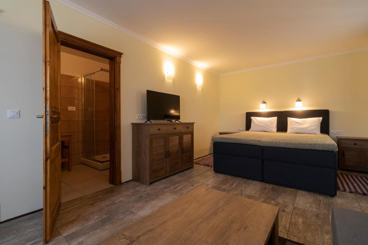 Taverna & Rooms Sutivan Bagian luar foto