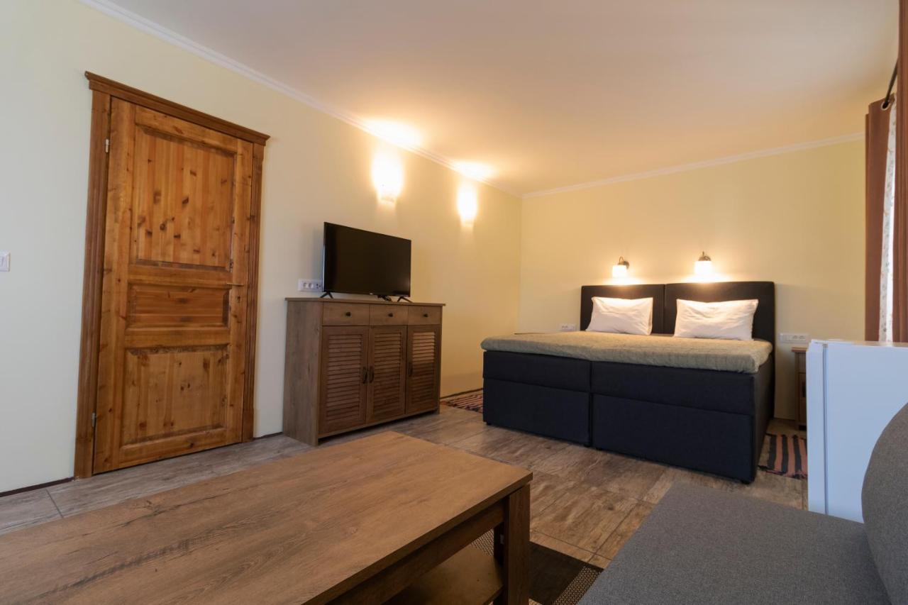 Taverna & Rooms Sutivan Bagian luar foto