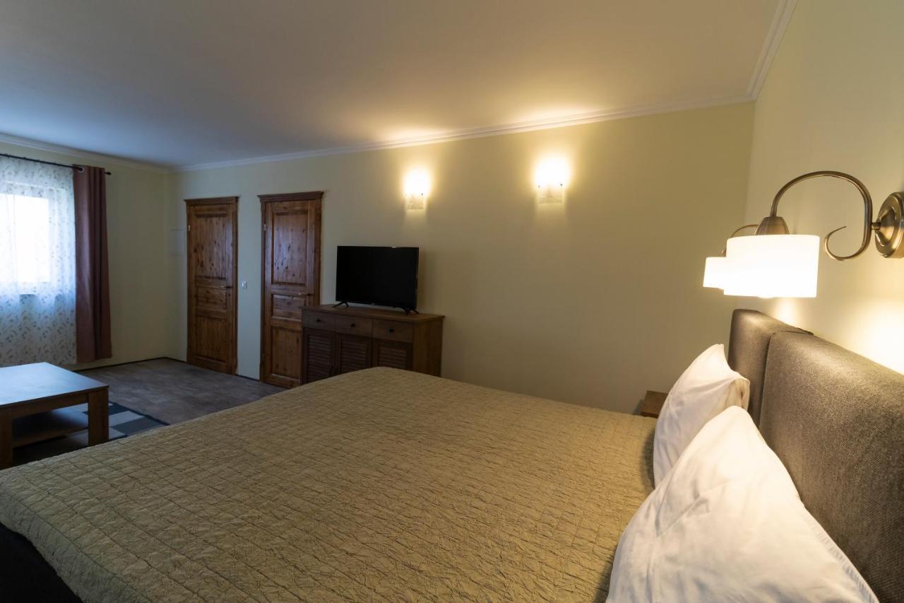 Taverna & Rooms Sutivan Bagian luar foto