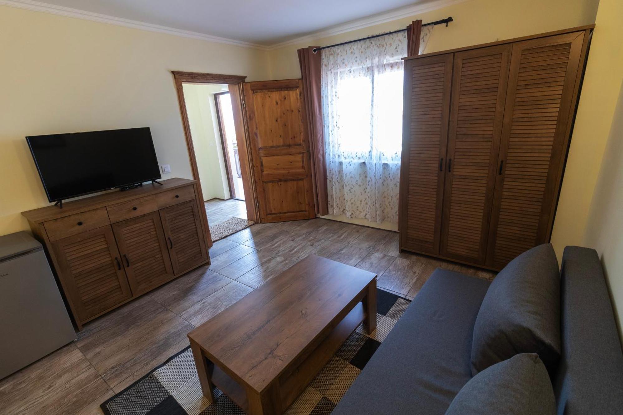 Taverna & Rooms Sutivan Bagian luar foto