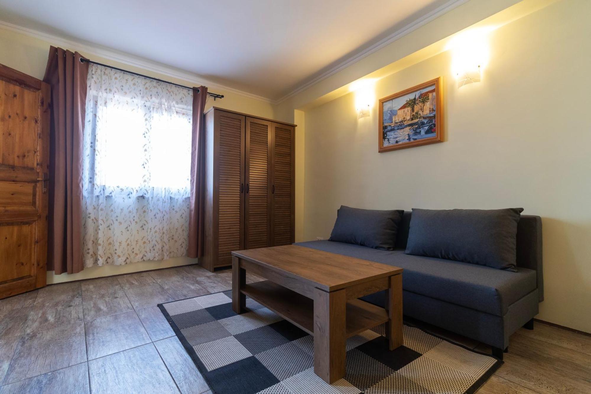 Taverna & Rooms Sutivan Bagian luar foto