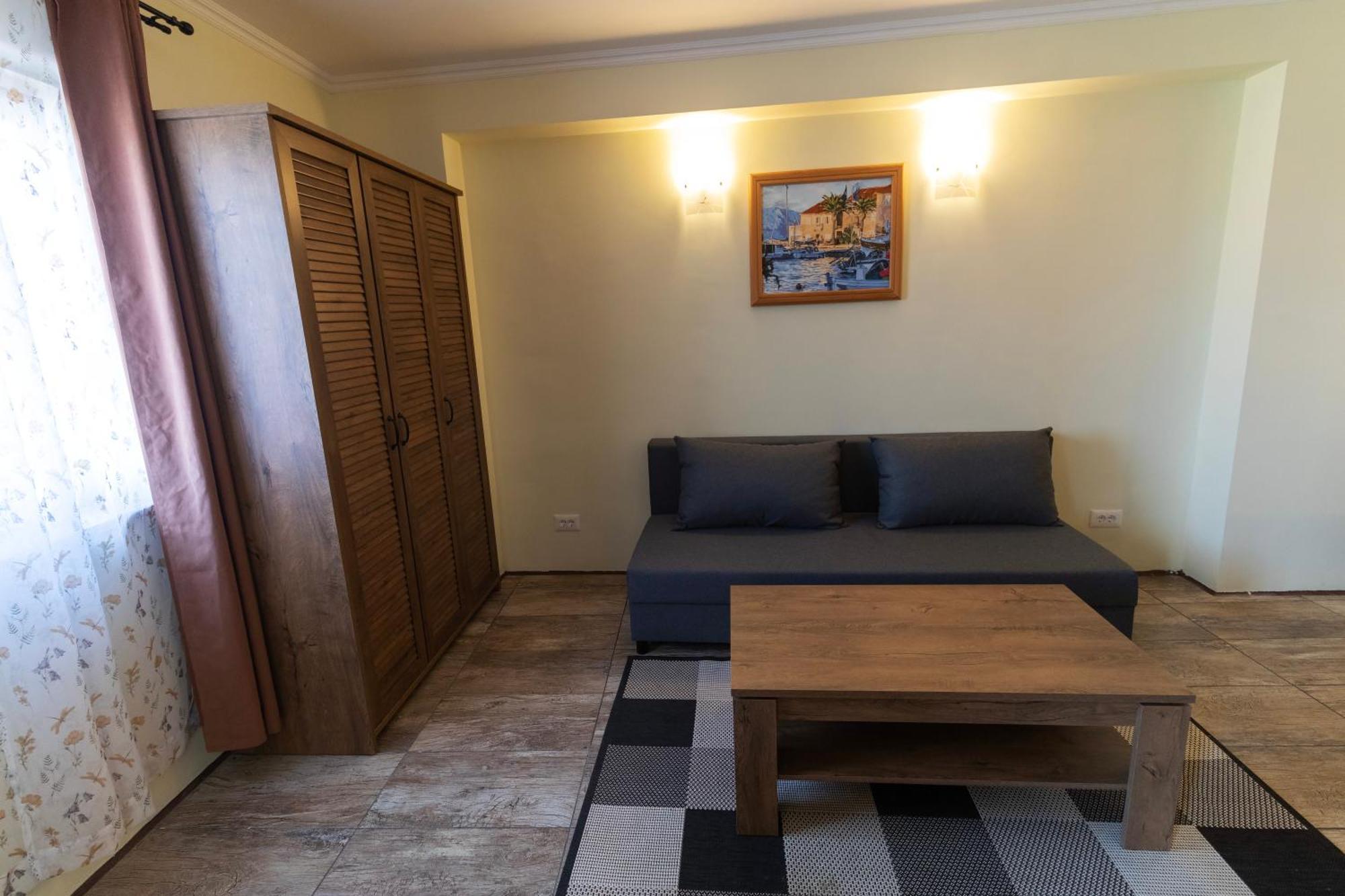 Taverna & Rooms Sutivan Bagian luar foto