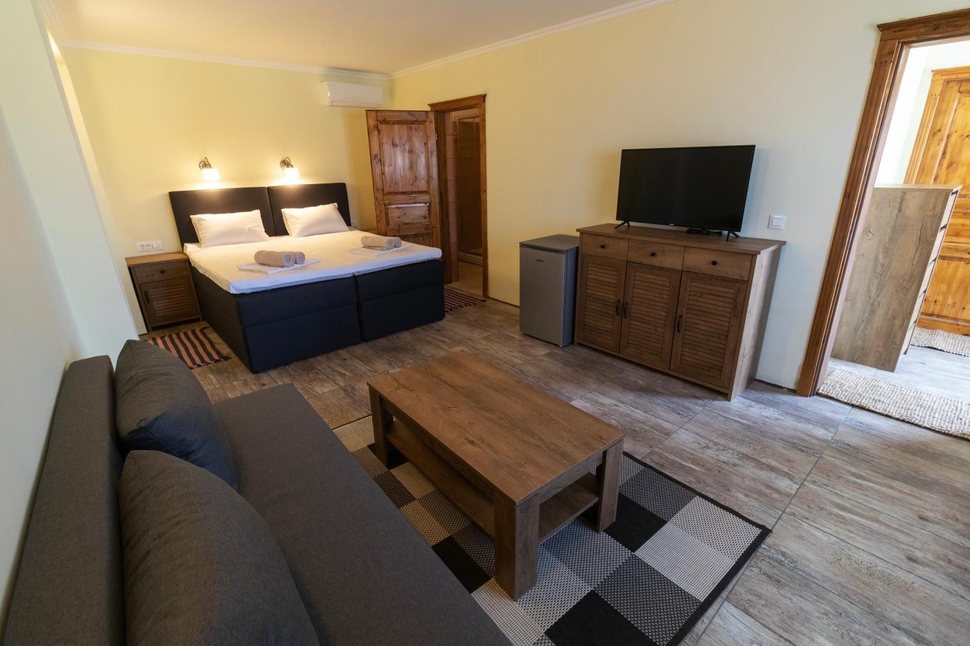 Taverna & Rooms Sutivan Bagian luar foto
