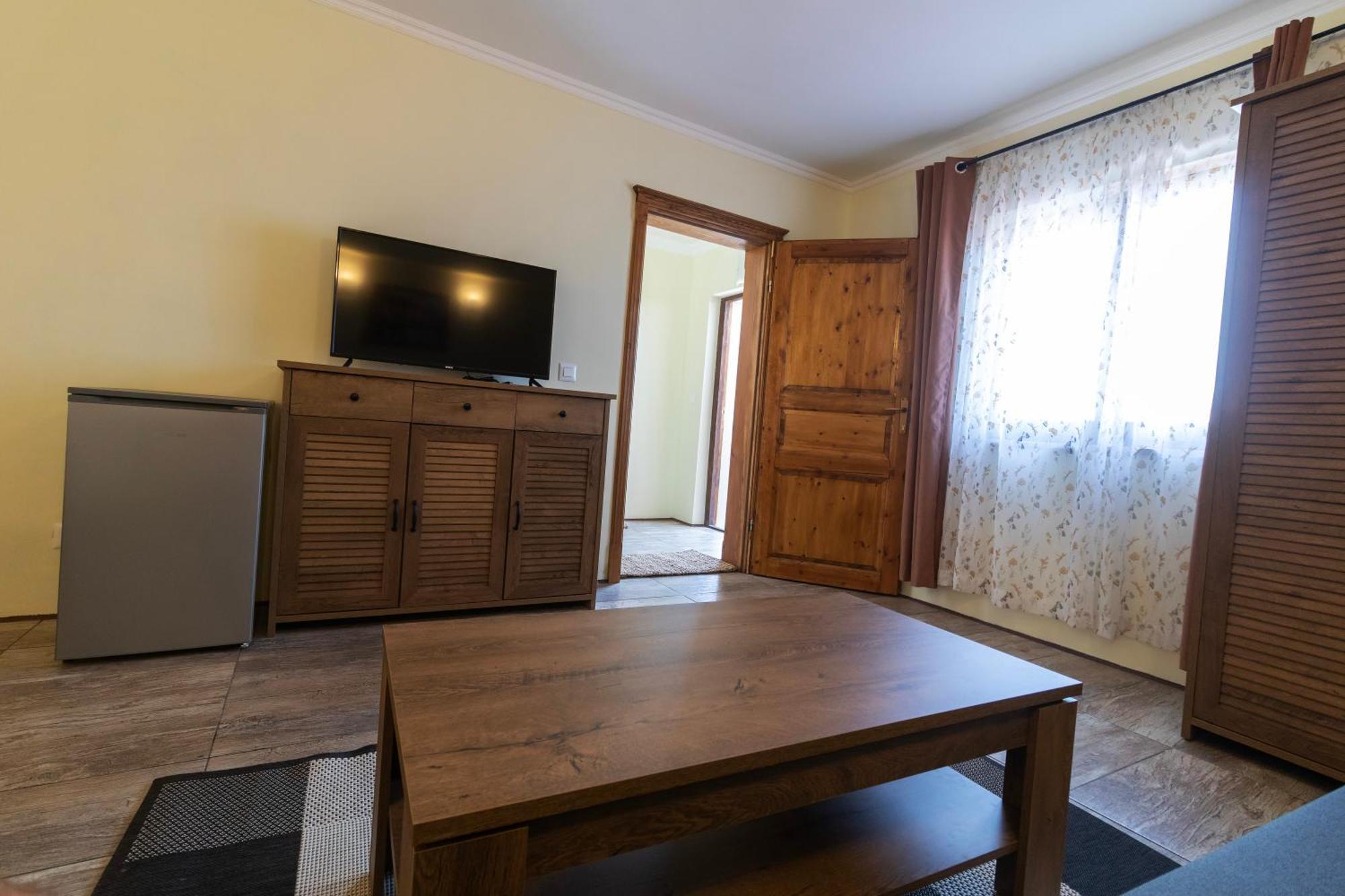 Taverna & Rooms Sutivan Bagian luar foto