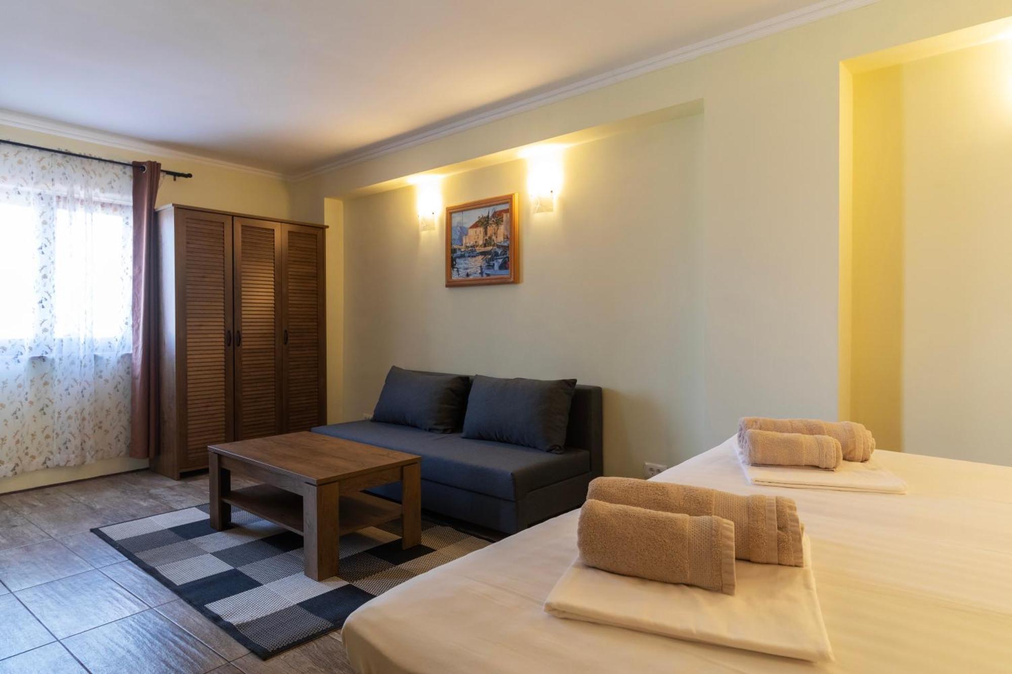 Taverna & Rooms Sutivan Bagian luar foto