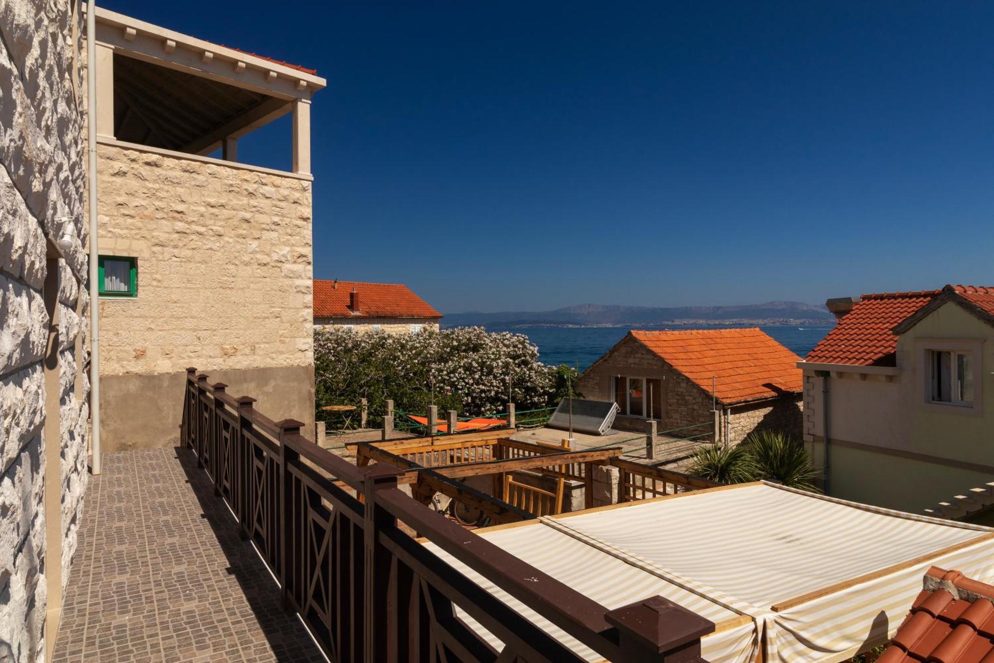 Taverna & Rooms Sutivan Bagian luar foto
