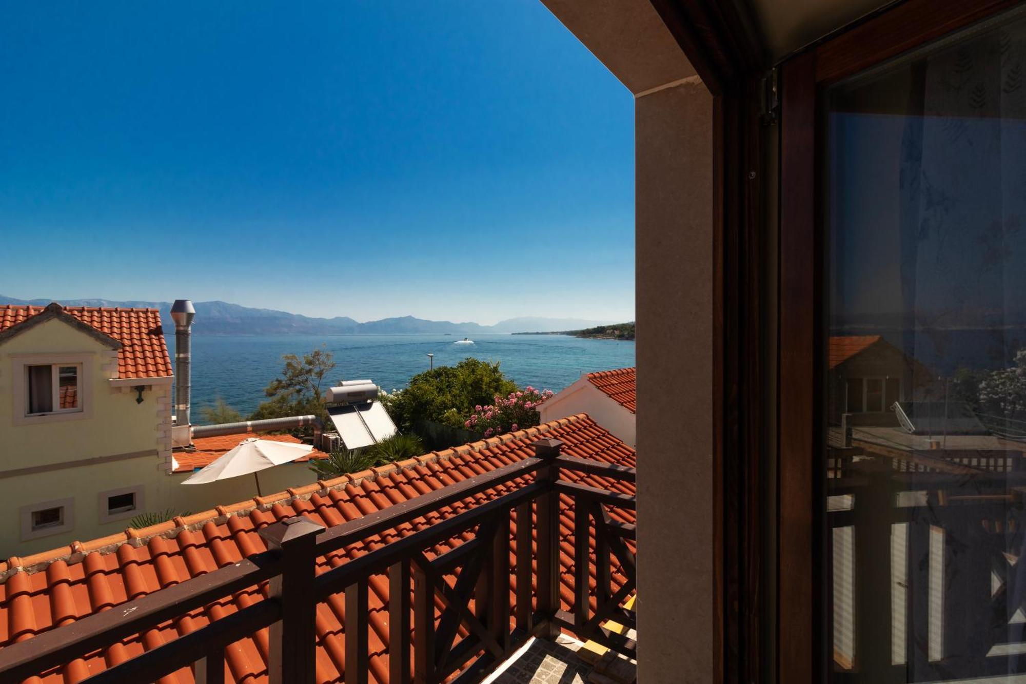 Taverna & Rooms Sutivan Bagian luar foto
