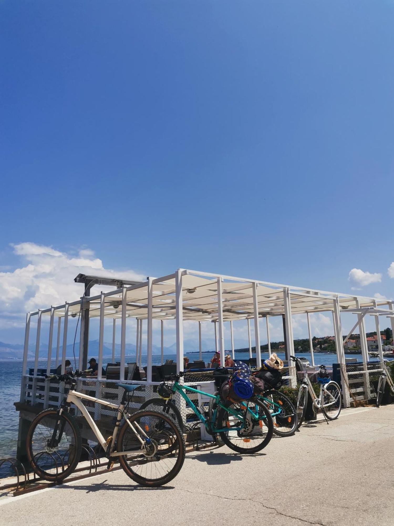 Taverna & Rooms Sutivan Bagian luar foto