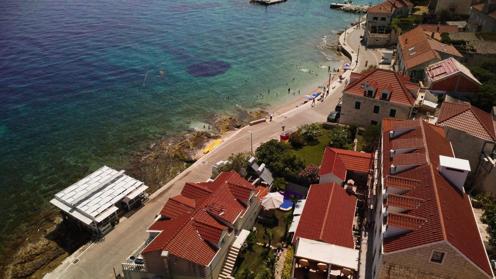 Taverna & Rooms Sutivan Bagian luar foto