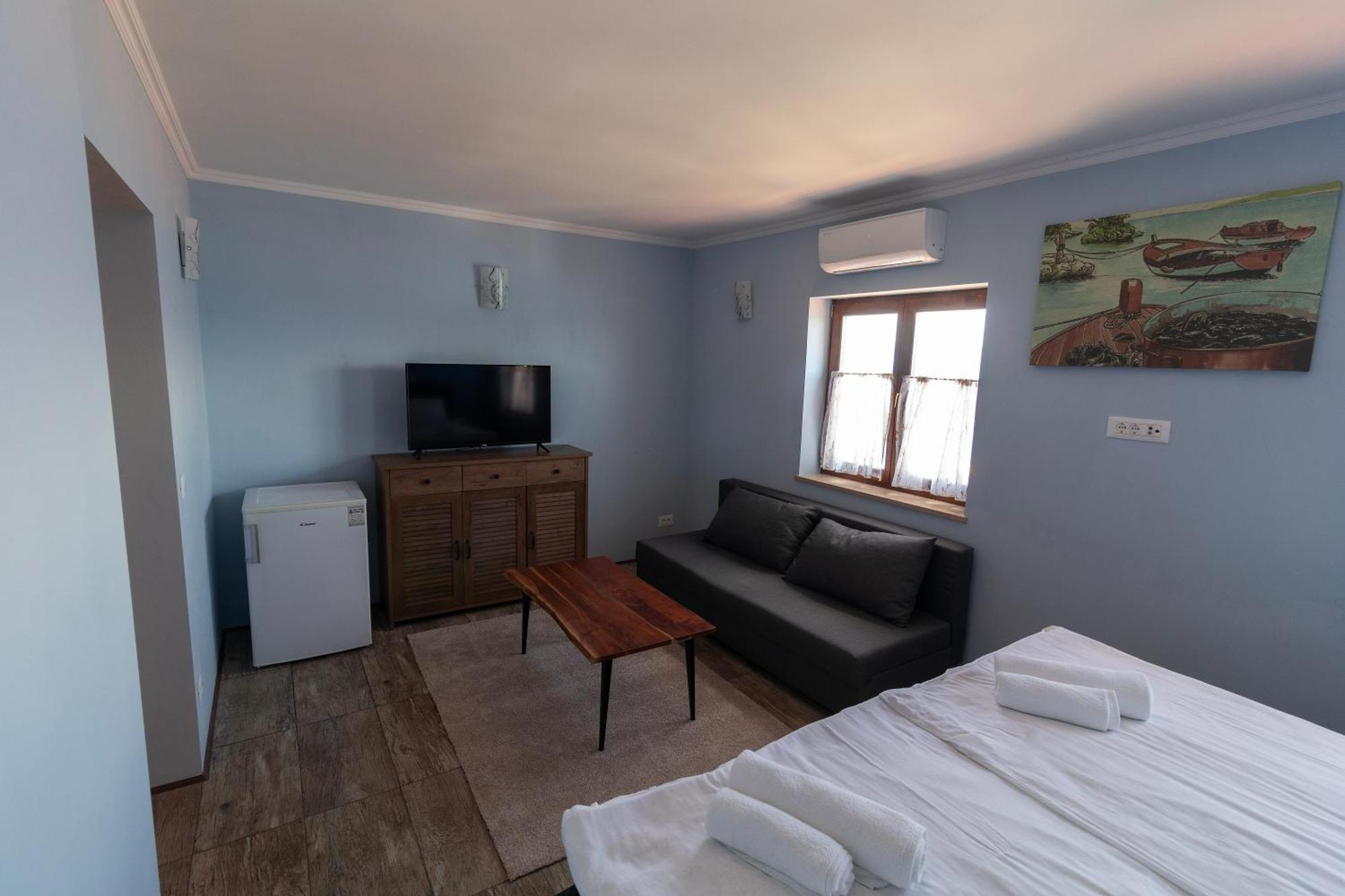 Taverna & Rooms Sutivan Bagian luar foto