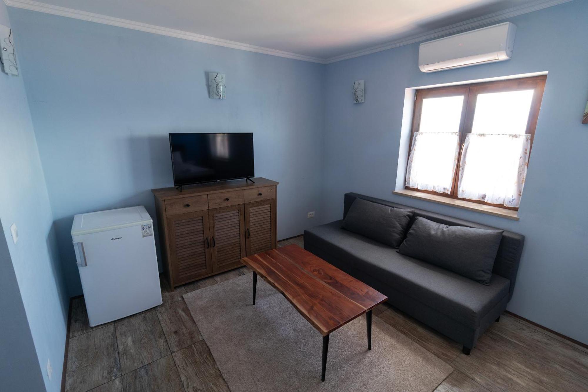 Taverna & Rooms Sutivan Bagian luar foto