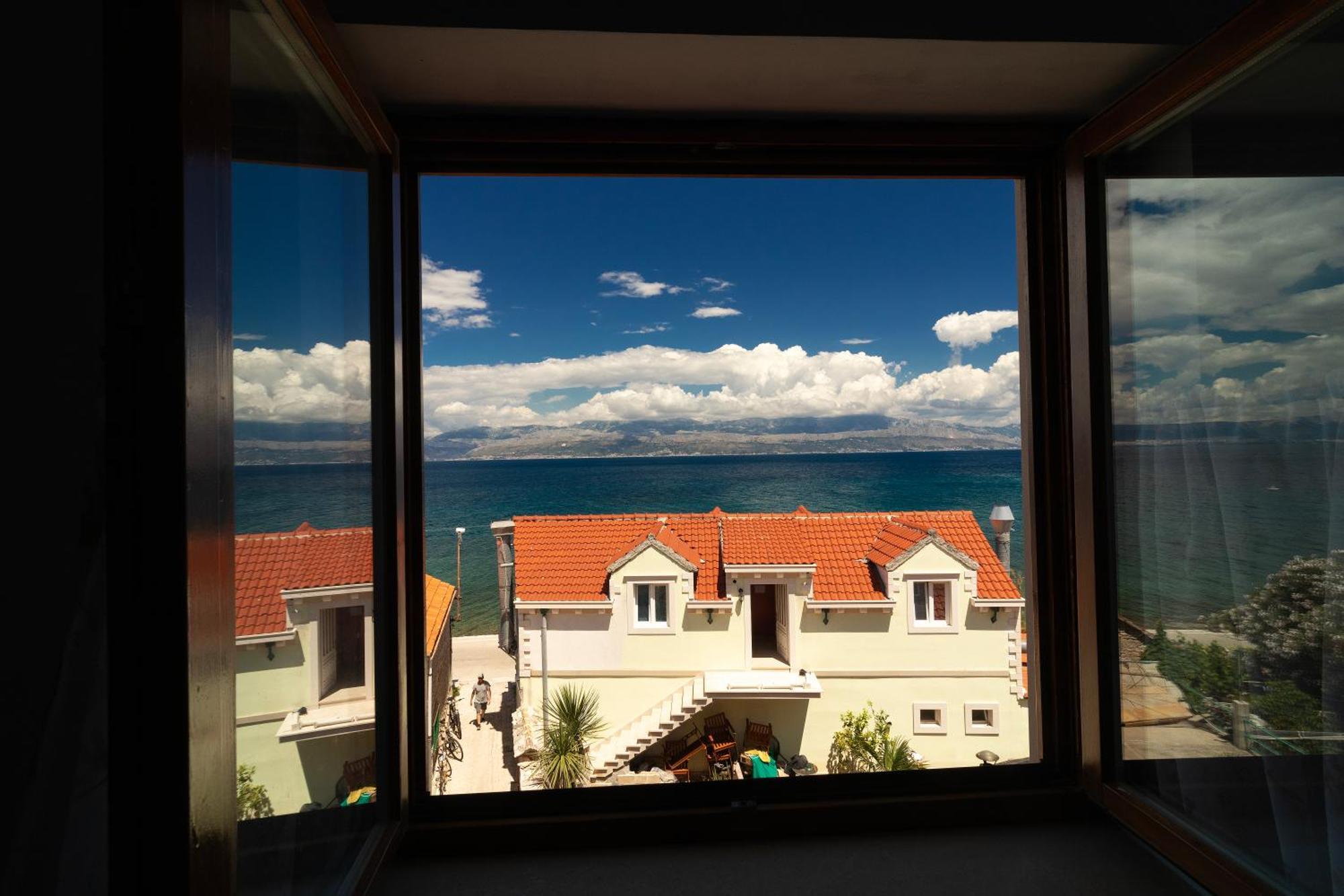 Taverna & Rooms Sutivan Bagian luar foto