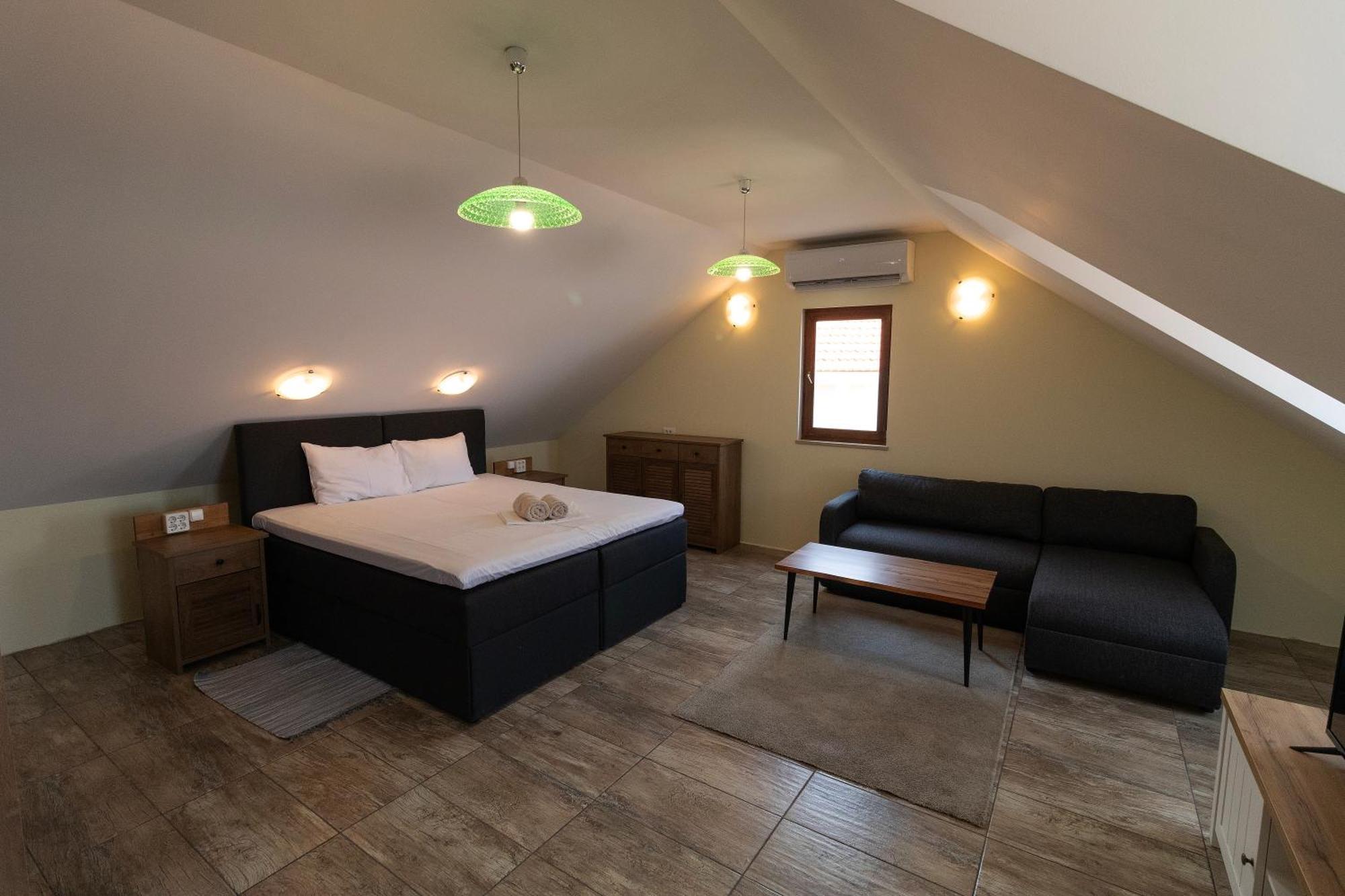 Taverna & Rooms Sutivan Bagian luar foto