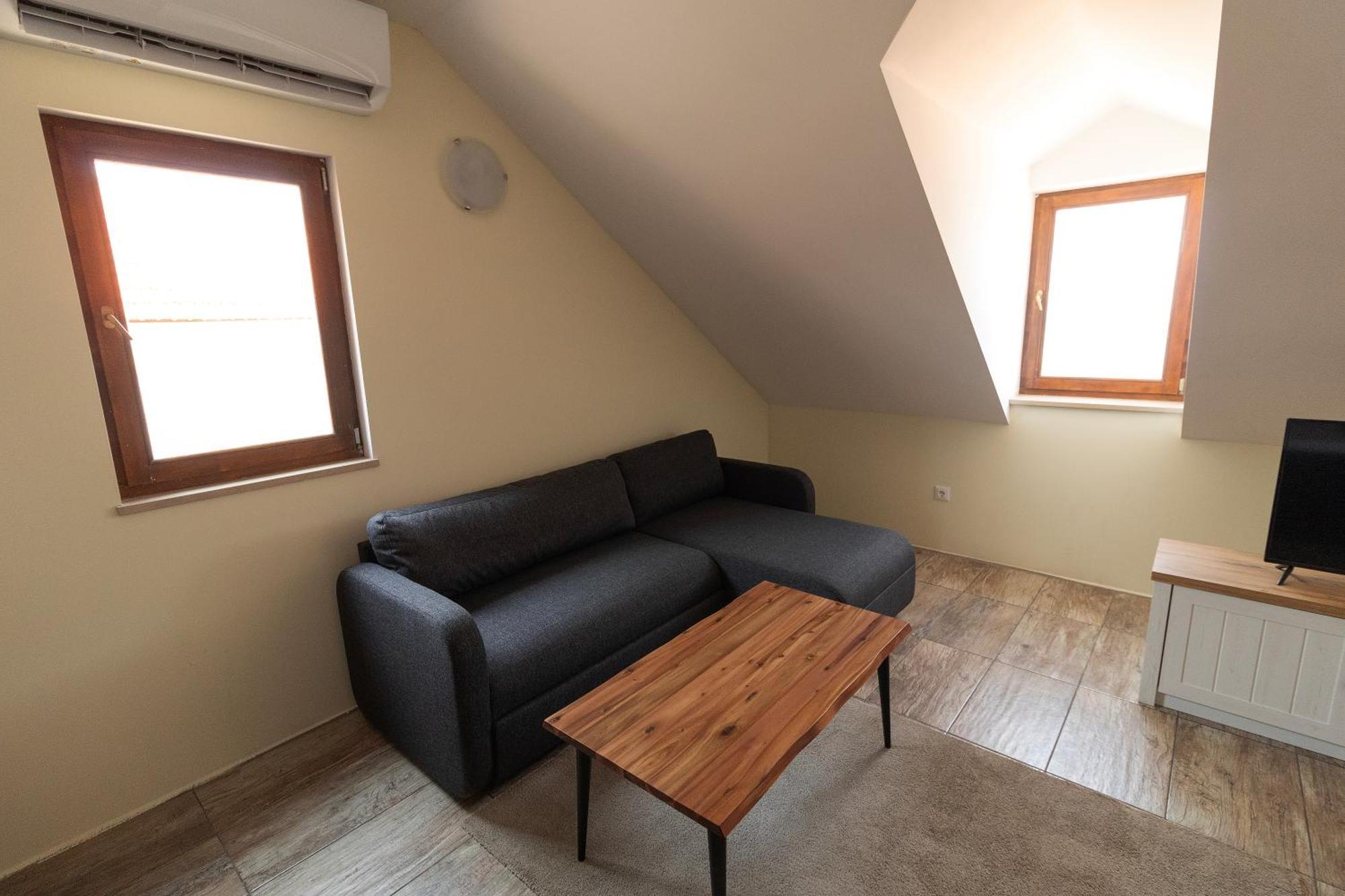 Taverna & Rooms Sutivan Bagian luar foto