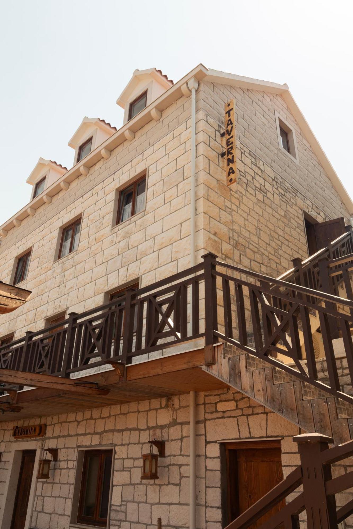 Taverna & Rooms Sutivan Bagian luar foto