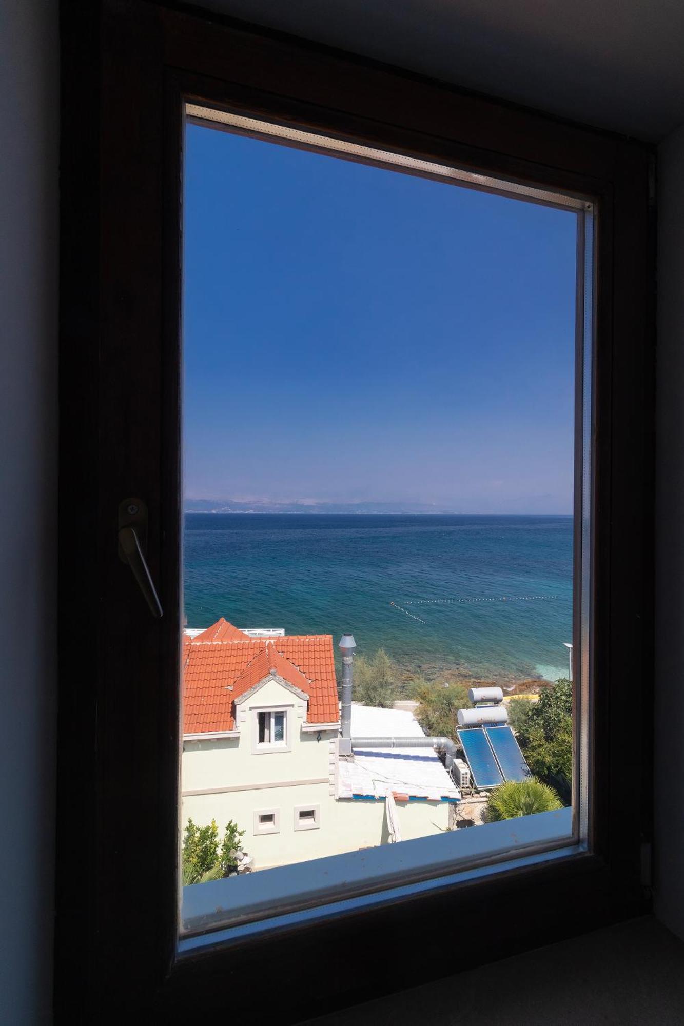 Taverna & Rooms Sutivan Bagian luar foto